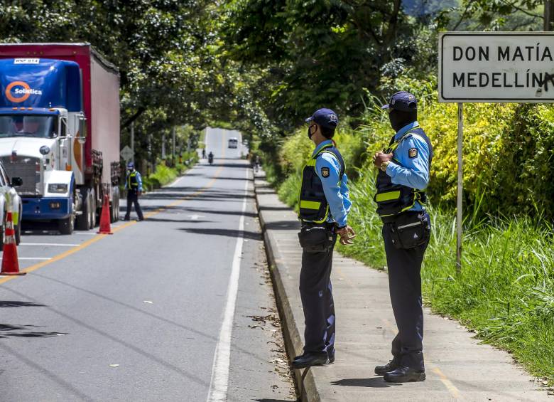 La vía que comunica al corregimiento El Hatillo, de Barbosa, con el municipio de Cisneros será habilitada a partir del próximo lunes a las 6:00.p.m, según Invías. Foto: Juan Antonio Sánchez Ocampo