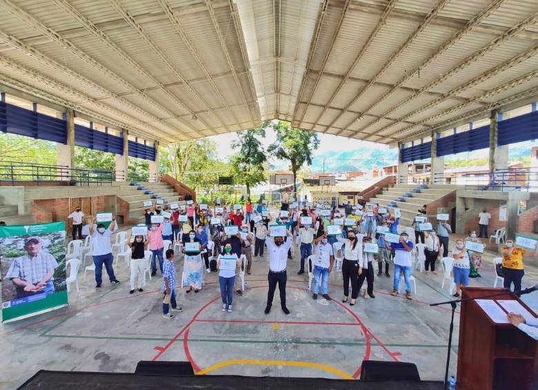 Las 83 familias de San Carlos se suman a las 937 que ya han recibido el mismo beneficio en Antioquia. Foto: Cortesía