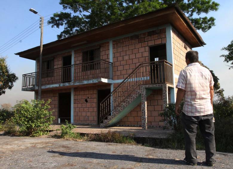 La casa donde habitó el máximo jefe de las Farc Manuel Marulanda Vélez, alias “Tirofijo”, durante los diálogos del Caguán, está entre los predios que la extinta guerrilla relacionó en el listado de bienes inmuebles entregado a la Fiscalía. FOTO róbinson sáenz