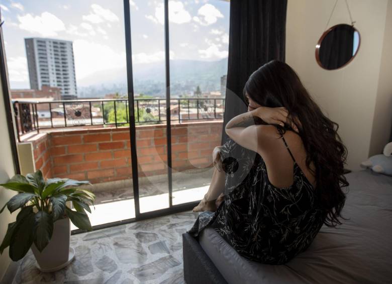Es normal que ante una situación inesperada, como el encierro por la cuarentena, sea importante acudir a los expertos. El ser humano necesita expresar su dolor. FOTOilustración Camilo Suárez