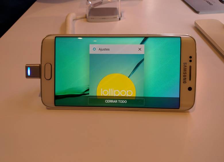 Este es el nuevo celular de la casa coreana Samsung, la mayor competencia de Apple en el mercado de smartphones. FOTO Jonathan Montoya