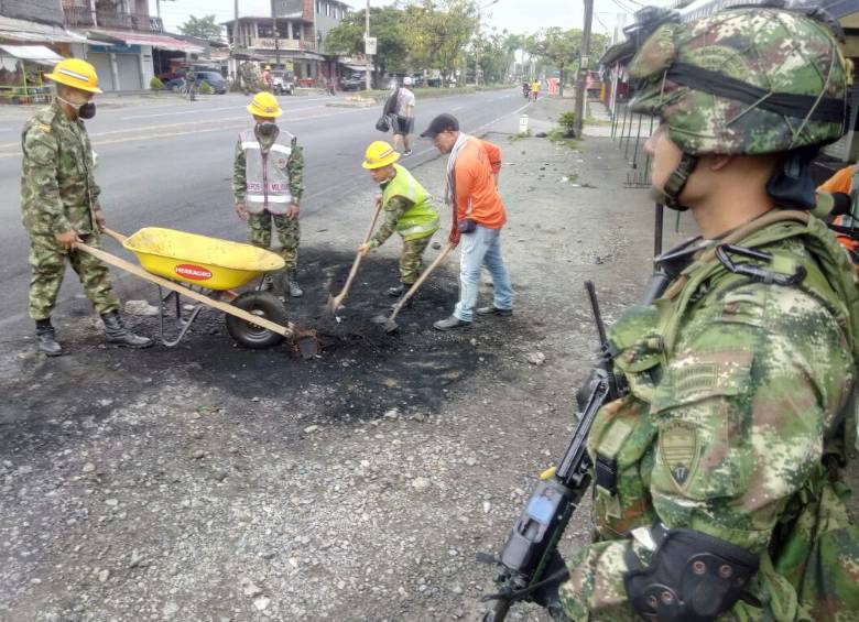 Unas 6 toneladas de escombros fueron removidas de las vías tras paro en Urabá