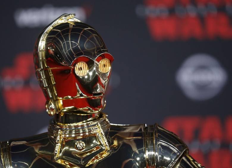 C-3PO estuvo en el estreno de la cinta en Los Ángeles este fin de semana. FOTO Reuters