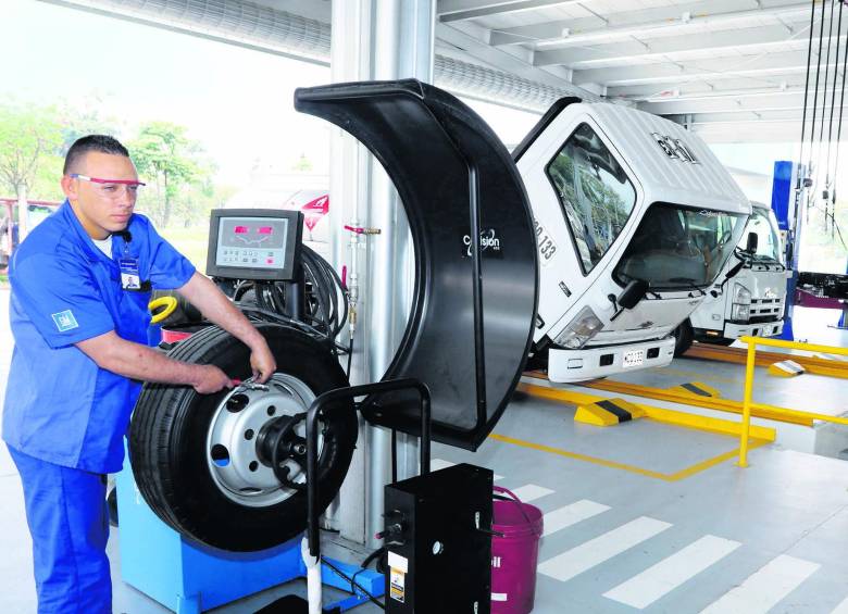 El nuevo servicio de Ayurá Motor, especializado en buses y camiones, se ubica sobre la avenida Regional, para mayor facilidad de ingreso de estos vehículos que son más grandes y pesados.