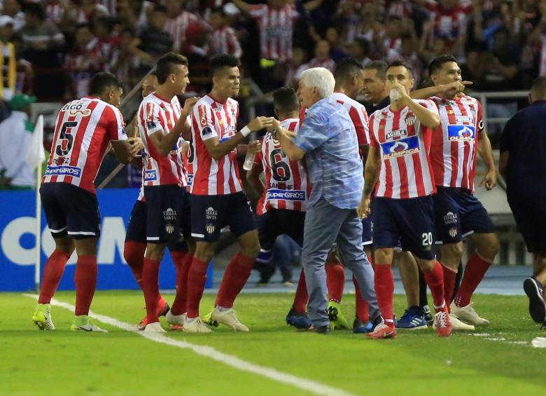 El técnico Julio Comesaña podría convertirse en el entrenador más veterano en alcanzar el título de Liga en Colombia. El uruguayo, nacionalizado en Colombia, tiene 70 años. FOTO efe
