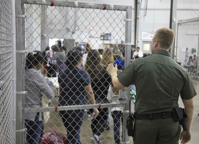 Un promedio de 2.200 migrantes irregulares son detenidas en la frontera sur de EE. UU. The Wall Street Journal contabiliza 829.000 casos pendientes ante la Corte Federal de Inmigración. FOTO AFP