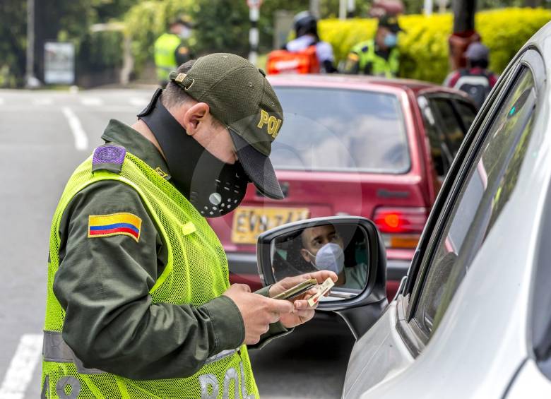 Según la Policía, 1.847 personas sancionadas por violar la cuarentena en el Valle de Aburrá son reincidentes. FOTO: JUAN ANTONIO SÁNCHEZ.
