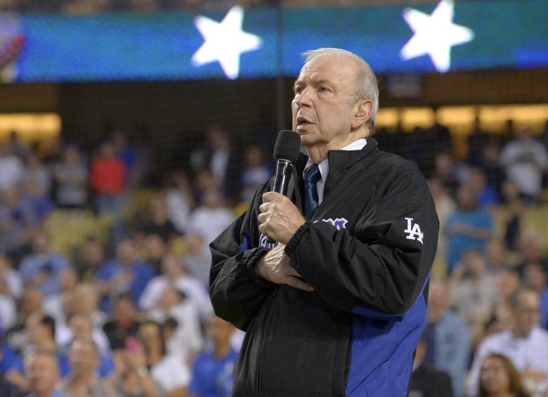Frank Sinatra Jr. interpretó el año pasado el himno nacional en un partido de los Yanquis de Nueva York. FOTO AP