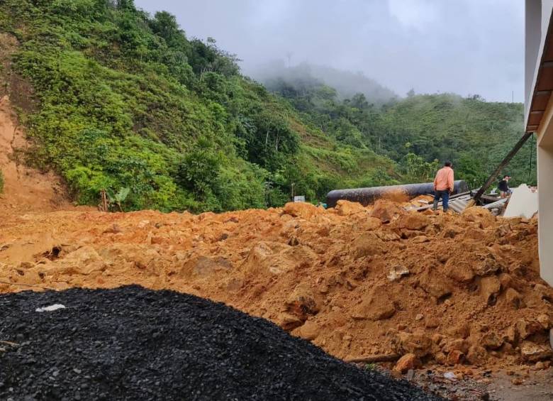 Derrumbe en kilometro 26 de la autopista Medellín- Bogotá. Foto: Cortesía.