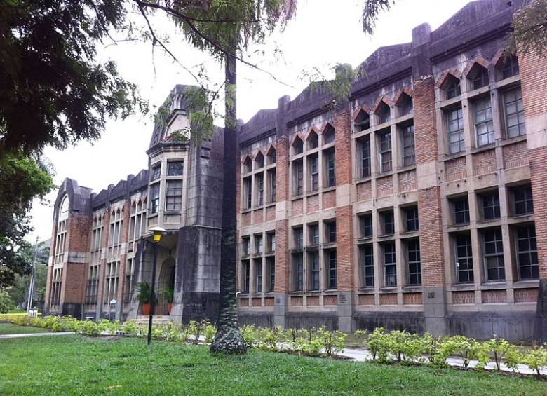 Fachada de la Biblioteca Efe Gómez de la Universidad Nacional, sede Medellín. foto CORTESÍA wikipedia
