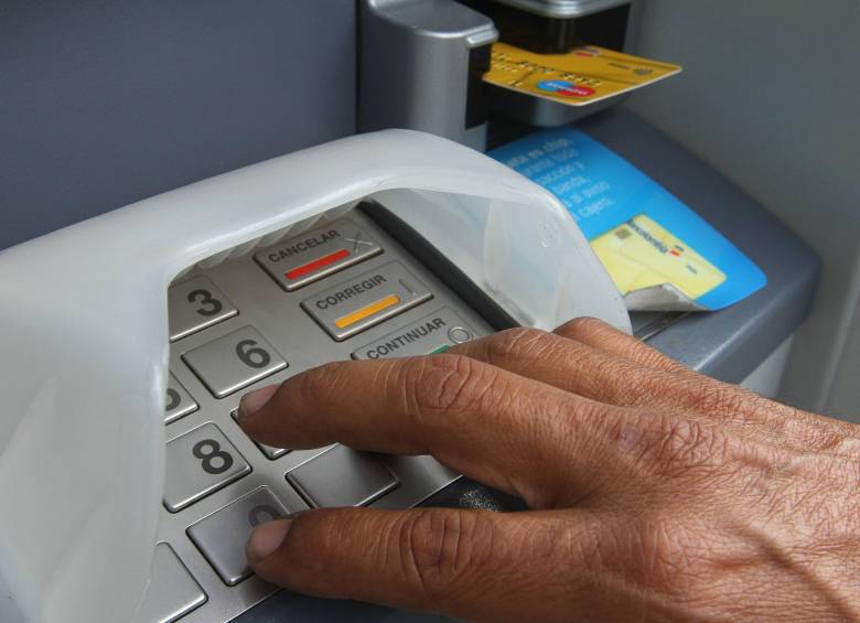 La Superfinanciera indicó que el portafolio de inversiones fue determinante en el crecimiento de los activos. Foto Archivo El Colombiano