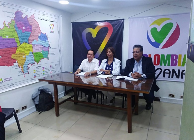 Los tres precandidatos de Colombia Humana para la Alcaldía de Medellín son, de izquierda a derecha: Luis Fernando Muñoz, Elda Sorel Restrepo y Jairo Herrán Vargas. FOTO cortesía