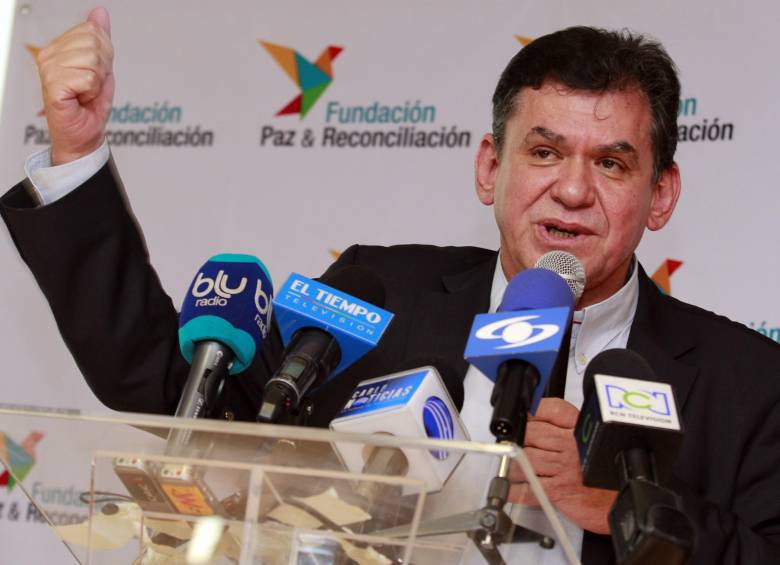 El analista León Valencia afirmó que es necesario realizar un acuerdo por la paz entre el presidente Santos y el senador Uribe. FOTO COLPRENSA