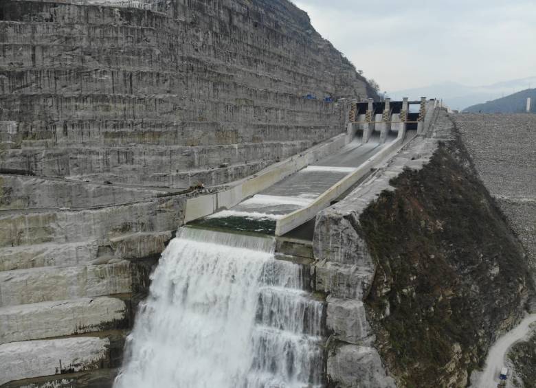 El vertedero de Hidroituango funcionó por primera vez el 4 de noviembre de 2018. Anoche operó de nuevo. FOTO CORTESÍA EPM
