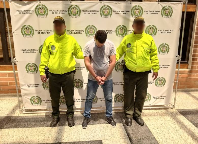 El hombre fue capturado por los delitos de homicidio, hurto calificado y agravado en grado de tentativa y porte ilegal de armas de fuego. FOTO CORTESÍA POLICÍA METROPOLITANA