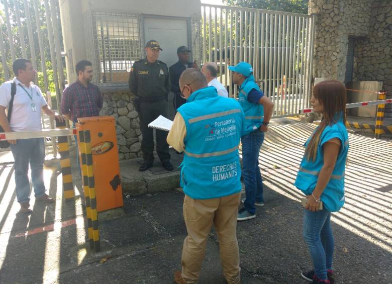 Los operativos de la policía se adelantaron el fin de semana con presencia de la Personería de Medellín. FOTO cortesía u. de a.