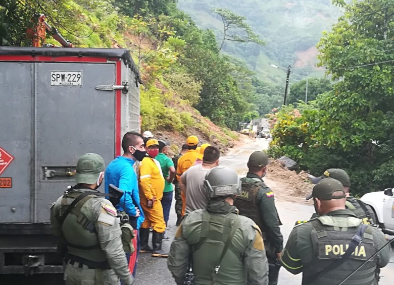 Se presenta cierre total en el km 81+100 de la vía Los Llanos - Tarazá, en Antioquia, por deslizamiento. FOTO: Manuel Saldarriaga Quintero. 