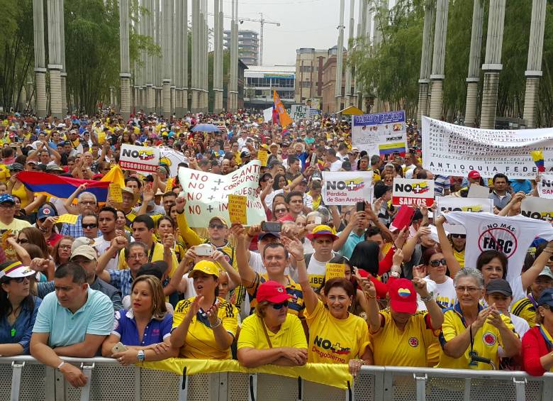 La marcha del No + llegó a las 11:00 de la mañana al Parque de Las Luces donde habrá una concentración. FOTO DONALDO ZULUAGA