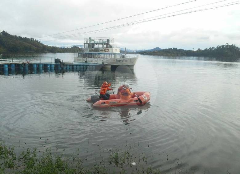 Se reanudan las labores de rescate de los cuerpos en Guatapé