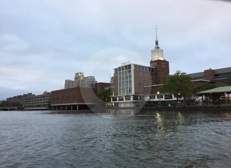 Boston se descubre caminando. También es interesante tomar uno de los buses turísticos, para hacer un recorrido que puede incluir el río. Importante mirarla de noche y de día, porque parecieran dos lugares diferentes. FOTOs mónica quintero r.