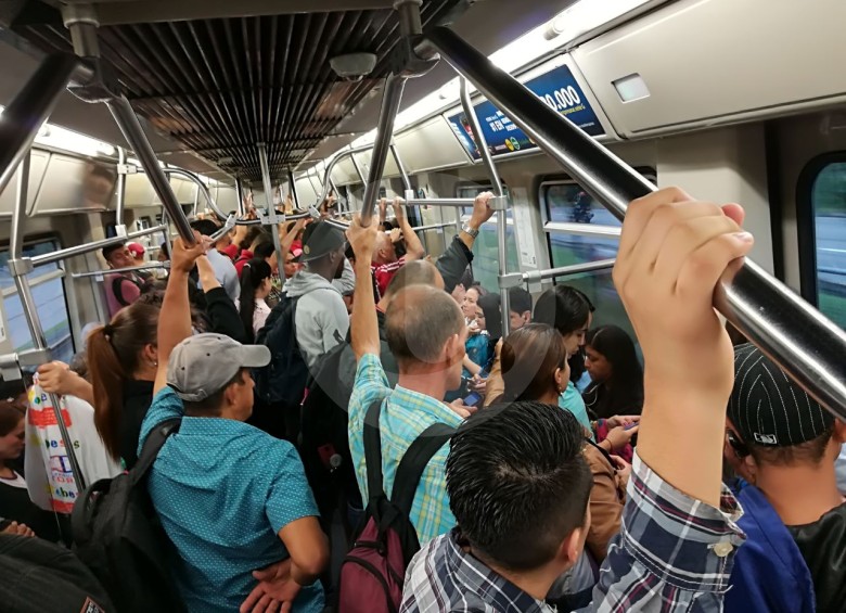 Tras quince horas, el Metro de Medellín opera con normalidad en todas sus líneas. FOTO MANUEL SALDARRIAGA 