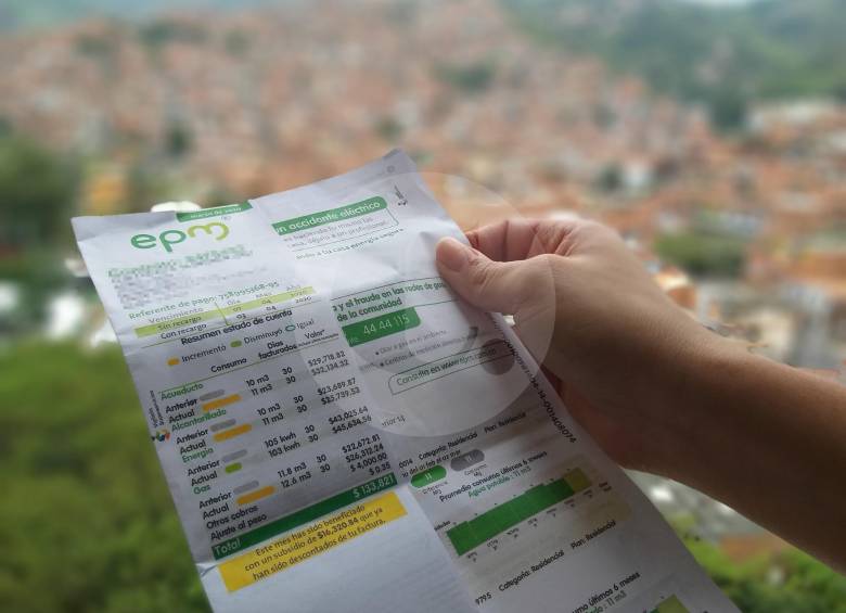 Gobierno y prestadores de servicios públicos buscan que los usuarios entiendan los cobros que se aplican. Foto Mauricio Palacio