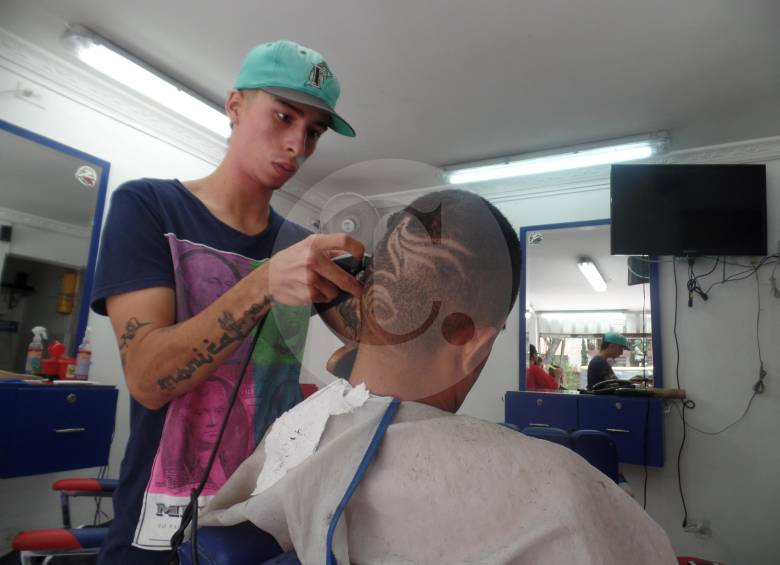 Cerca de 4 días puede durar el corte tribal antes de que se pierdan las sombras por el crecimiento del pelo.