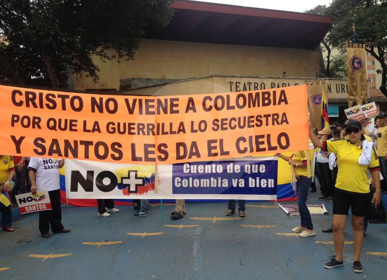 La marcha inició a las 9:50 de la mañana desde el Teatro Pablo Tobón Uribe y finalice en el Parque de Las Luces. FOTO JULIO CESAR HERRERA