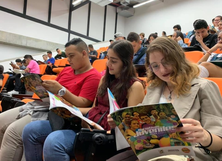 La edición fue entregada a los jóvenes escritores durante el acto de lanzamiento. FOTOS cortesía alcaldía de sabaneta