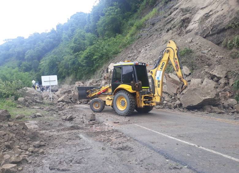 ¡Atención! Paso restringido en vía Medellín - La Pintada 