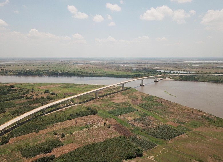 El 14 de agosto de 2015, el expresidente Juan Manuel Santos, adjudicó el contrato del puente Yatí-Bodega. FOTOS FONDO ADAPTACIÓN