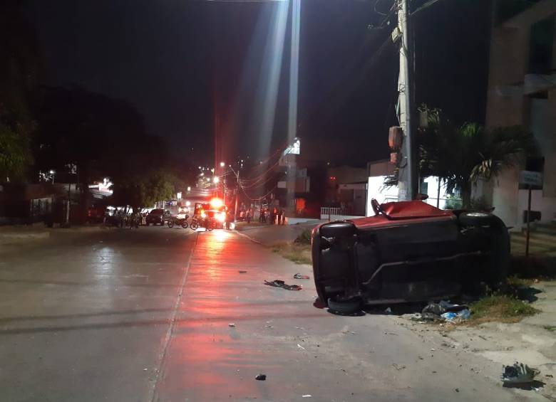 El hecho se presentó en la calle 93 con la carrera 49 C, cuando el joven chocó un vehículo rojo contra un poste. COLPRENSA