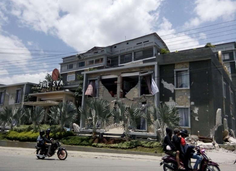 Las edificaciones quedaron en ruinas tras el golpe del fenómeno natural. FOTO REUTERS