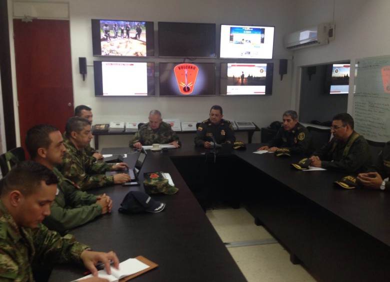 Consejo de seguridad del Ejército y la Policía en el puesto de mando. FOTOS EJÉRCITO