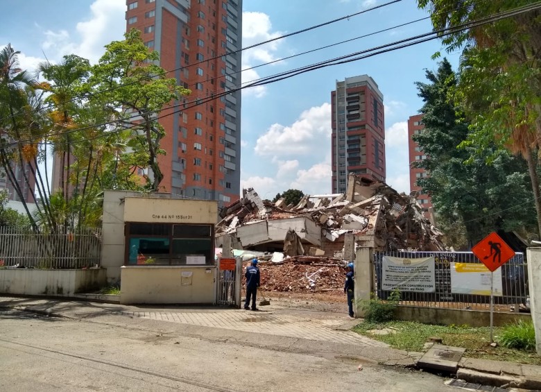 El edificio cayó en tres segundos. FOTO JAIME PÉREZ