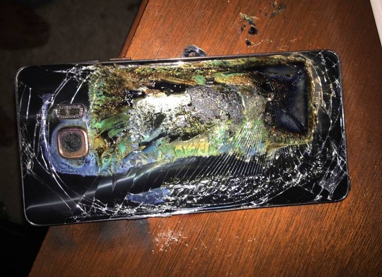 Cuarenta millones de unidades del Galaxy Note 7 se incendiaron súbitamente al rededor del mundo, lo que obligó a detener su producción. FOTO AP