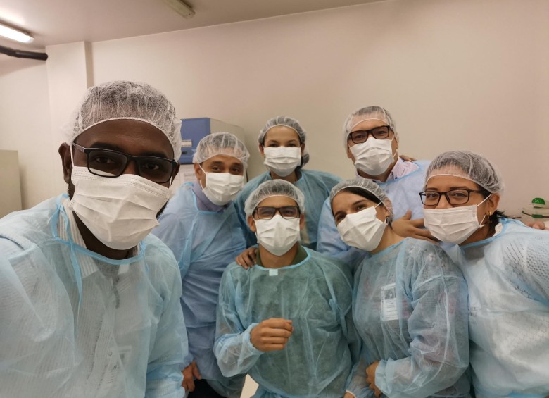 Parte del grupo de científicos que se capacitó durante dos días en Bogotá para que la U. de A. pueda realizar con talento de la universidad, la prueba diagnóstica del virus. FOTO CORTESÍA
