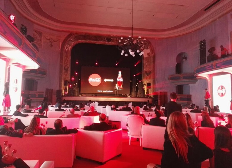 La presentación de la nueva estrategia de Coca-Cola tuvo lugar en el Teatro Faenza, en Bogotá. FOTO Cortesía Coca-Cola.