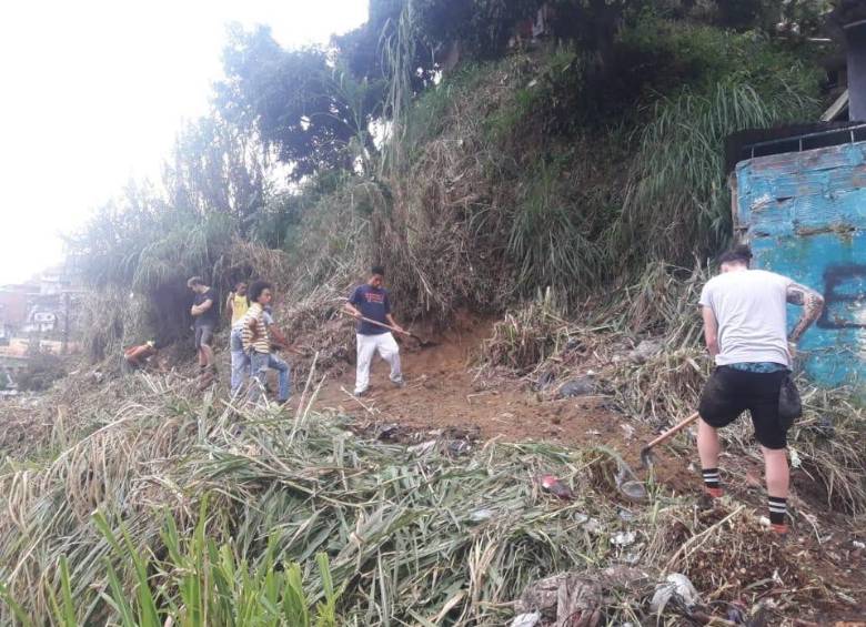 Hasta los organizadores del evento abrieron camino para el mejor desarrollo de la competencia.