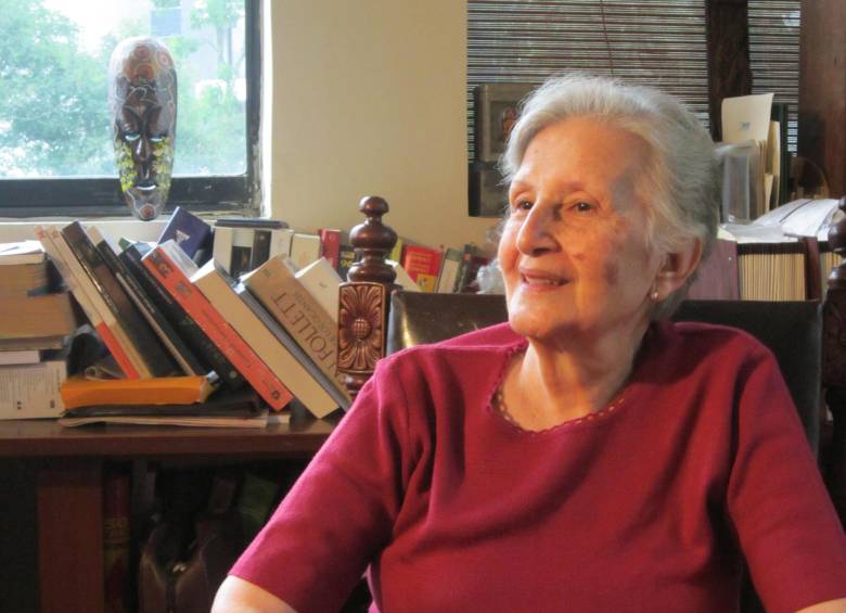 La maestra María Teresa Uribe dejó una extensa obra respetada por el mundo de las Humanidades. Su capacidad de cuestionarlo todo fue su única bandera. FOTO: Cortesía Familia Hincapié Uribe.