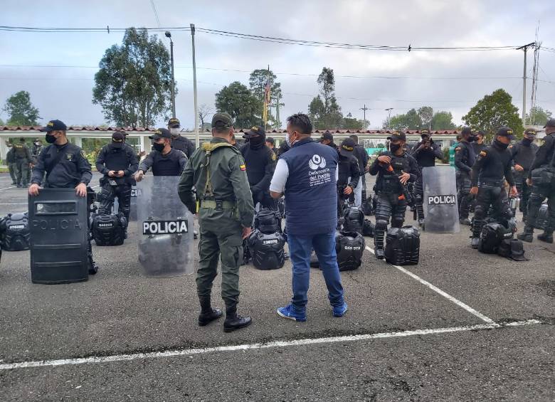 La Defensoría verificará los implementos utilizados por el Esmad en Bogotá, Cauca, Valle del Cauca y Santander. FOTO DEFENSORÍA