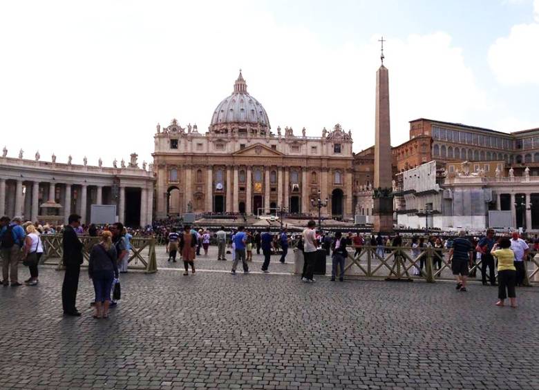 El actual embajador, Germán Cardona, entregará sus cartas credenciales en la misión diplomática del Vaticano al salir del cargo. FOTO Colprensa