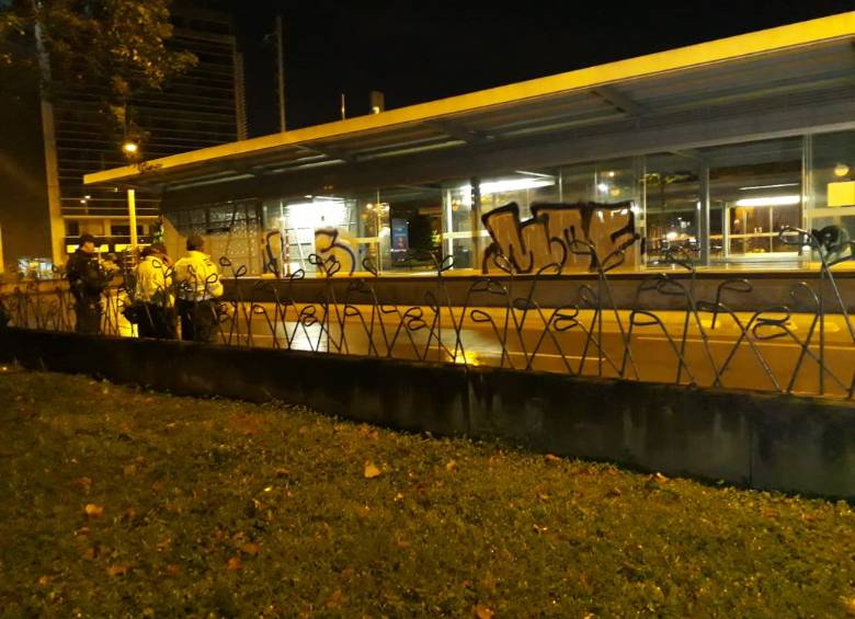 Así lucía la estación en la madrugada del jueves. FOTO CORTESÍA Q´HUBO MEDELLÍN