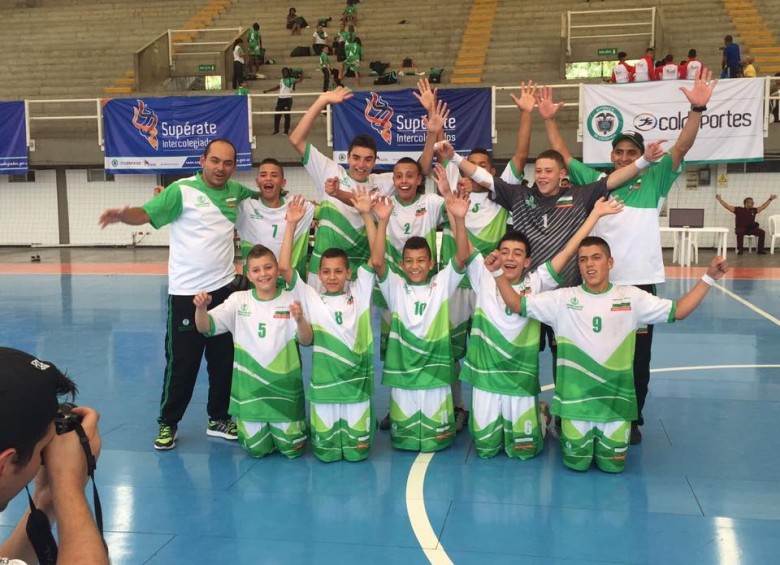 26 goles a favor por 14 en contra fue el balance de la I. E. San Antonio de Rionegro para terminar como campeona del futsal en los Juegos Supérate. FOTO cortesía supérate