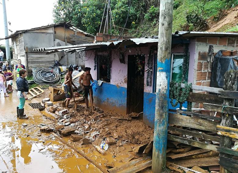 Dos heridos por deslizamiento en el barrio El Carpinelo