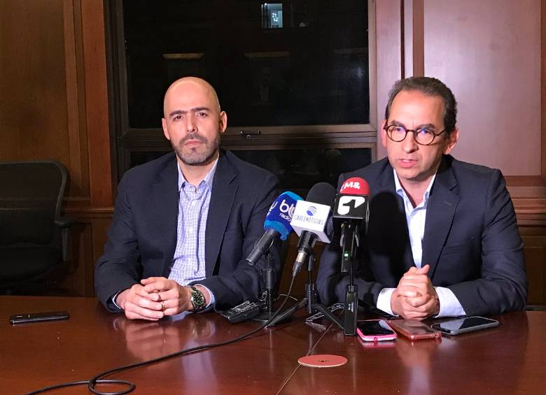 Jorge Bedoya, presidente de la SAC (izq.) y Andrés Valencia, ministro de Agricultura (der.) presentaron el plan de alivios para el agro de los Llanos. Foto: Toma del Twitter de la SAC. 