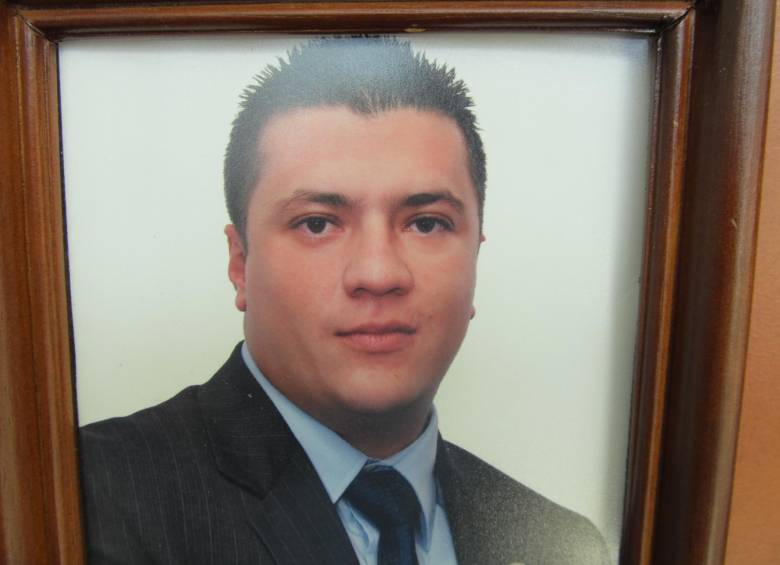 Esta era la foto oficial de Carlos Mario Obando, colgada en el Concejo de Envigado en 2013. FOTO: Archivo.