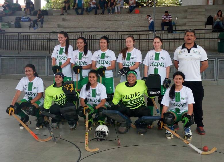 La fiesta del hockey patín se vive en Medellín, a pesar de la lluvia avanza el torneo nacional. FOTO julio césar herrera