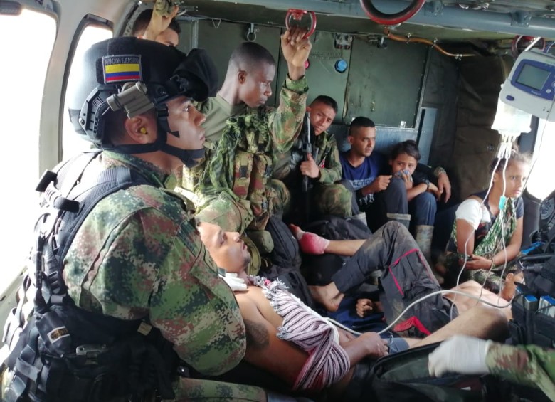 Capturados y heridos fueron evacuados en helicóptero. FOTO CORTESÍA EJÉRCITO
