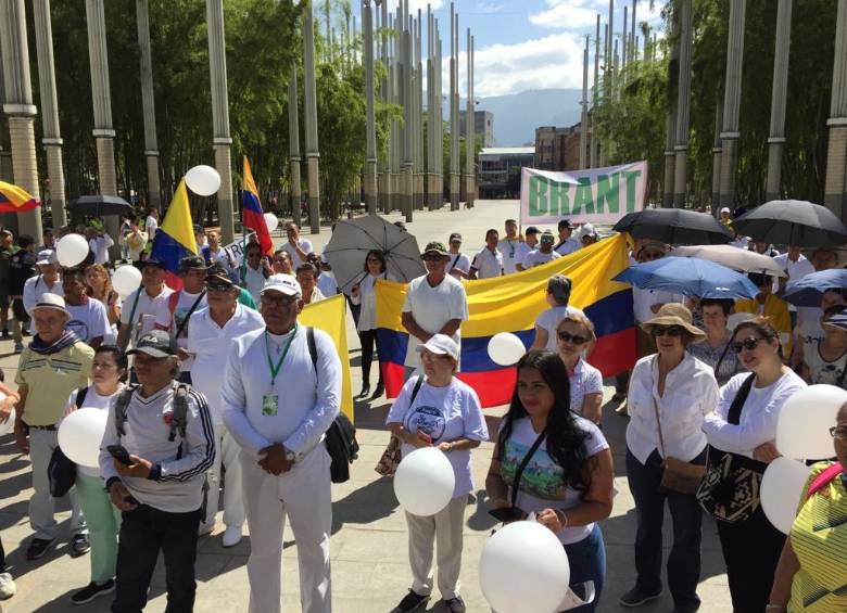 Veteranos de las Fuerzas Militares hicieron plantón en el Parque de las Luces